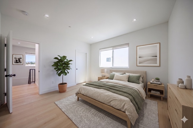 Photo - 2847 S Victoria Ave Unit 2849