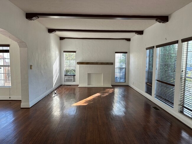 Building Photo - 1602 S Stanley Ave Unit 1600