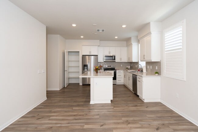 Photo - 455 Meyer Pl