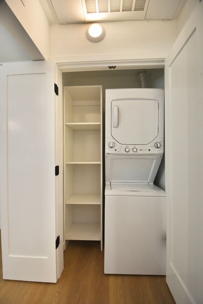 Photo - 5220 Radford Ave Unit 5218 1/2