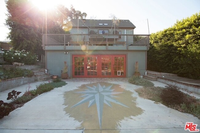 Building Photo - 814 E Edgeware Rd