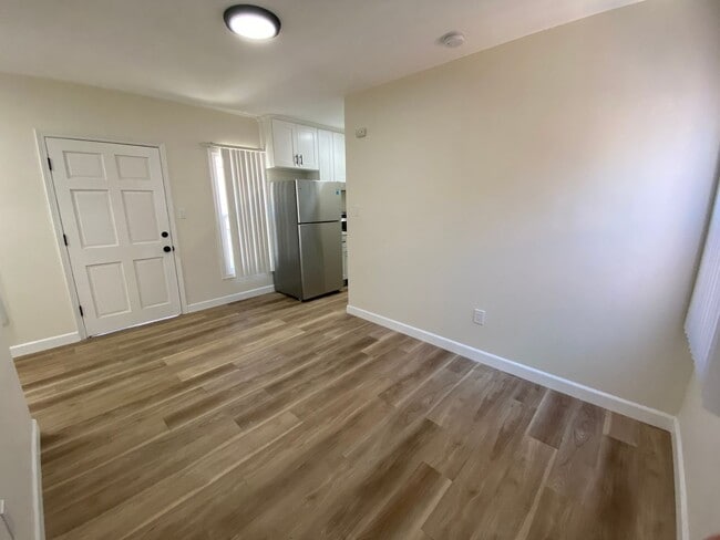 Building Photo - 1645 W Adams Blvd