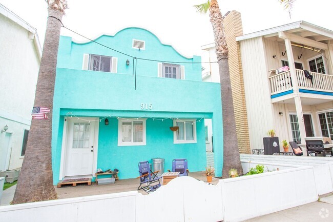 Building Photo - 915 E Balboa Blvd Unit "C" Upstairs Rental