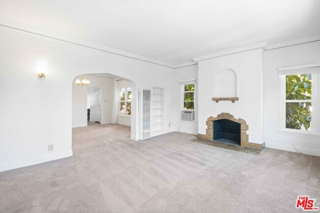 Photo - 643 S Detroit St Unit 645