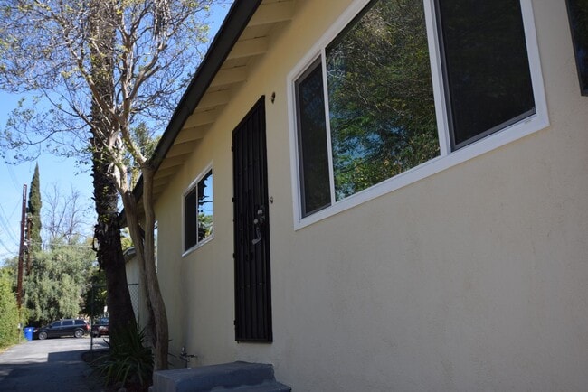 Photo - 15940 Hart St Unit 15940