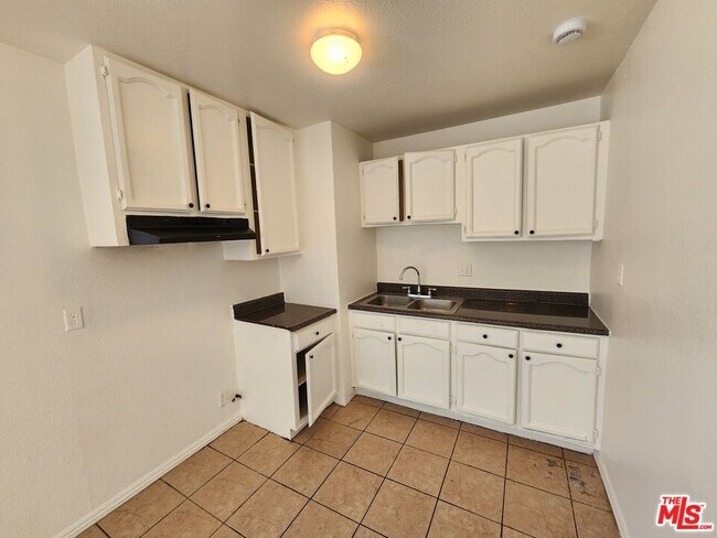 Photo - 807 E Vernon Ave