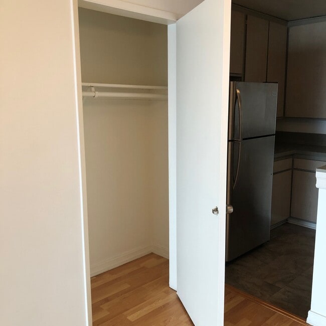 walking closet - 440 N Hayworth Ave Unit 307