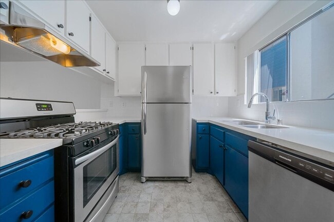 Photo - 448 W Windsor Rd Unit 05