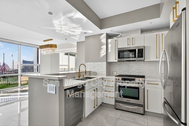 Building Photo - 321 Tenth Ave Unit 2204