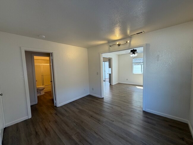 Photo - 3145 Keats St