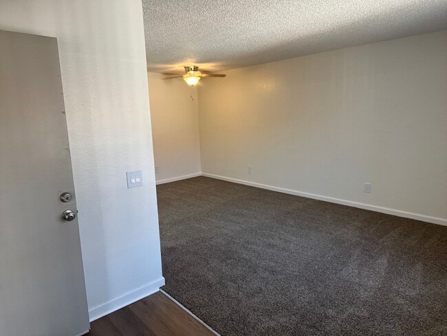 Living Room Entry Way - Villa De La Rosa