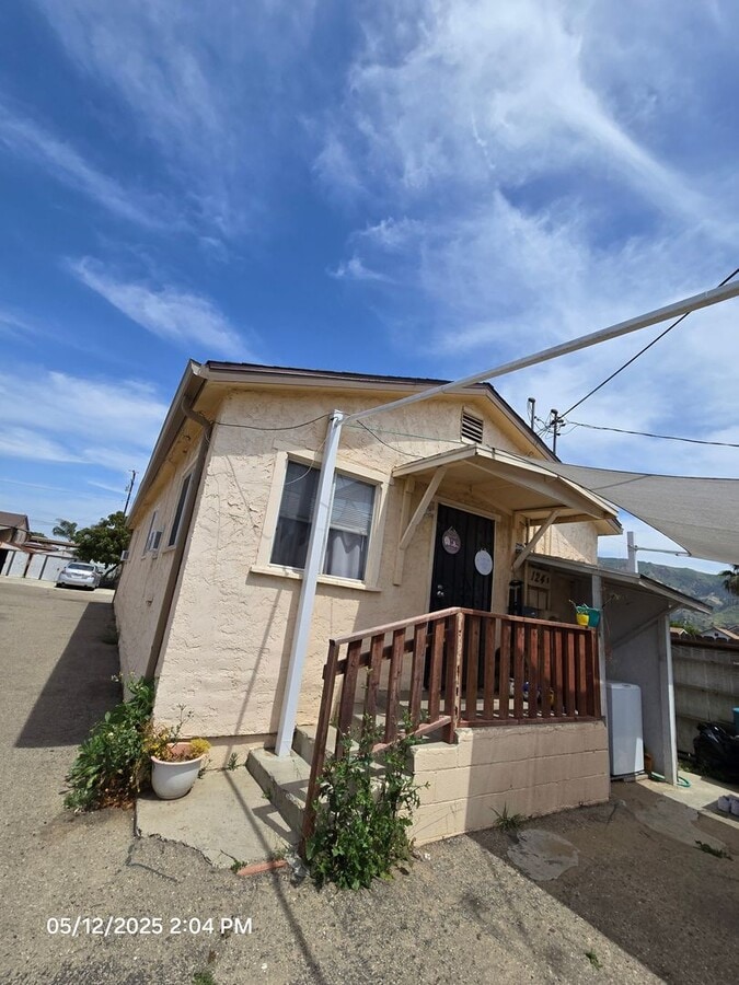 2 bedroom 1 bathroom with A/C - 2 bedroom 1 bathroom with A/C House