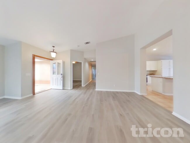 Photo - 843 Pike Dr