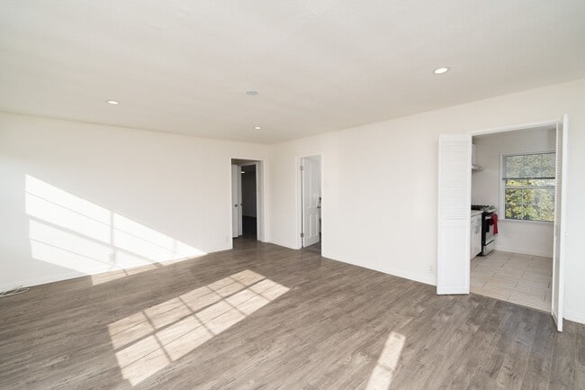 Photo - COMING SOON!COZY 2 BED 1 BATH UNIT! Unit 1411 1/2