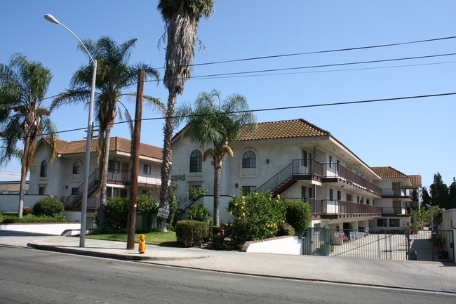 Photo - 2540 W Lincoln Ave Unit 101