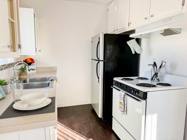 1 BR, 1 BA - Kitchen - 4th St Apartments