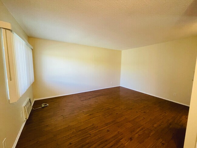 Unit 10 Living Room - 7548 Lexington Ave