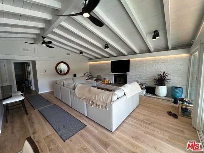 Photo - 22428 Victory Blvd