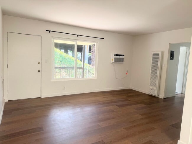 Building Photo - 422 N Vendome St Unit 1
