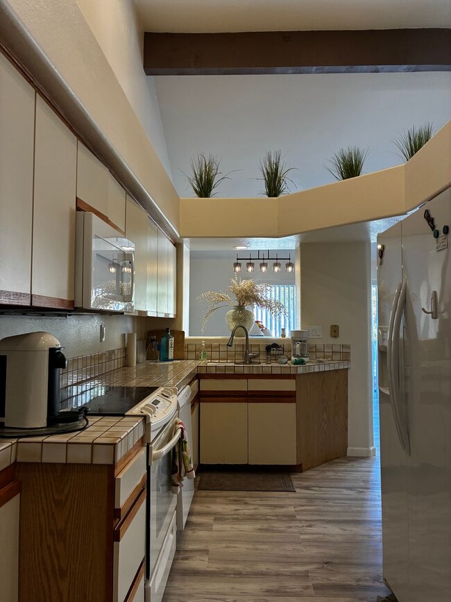 Photo - Beautiful La Jolla Condo – Fully Furnished – $350 Off 1st Month! Unit 36