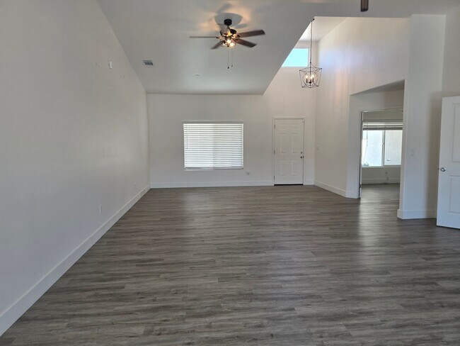 Photo - Beautiful, Clean 4 bedroom with Solar!!