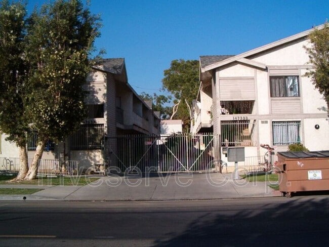 Building Photo - 14733 Nelson Ave E Unit #101