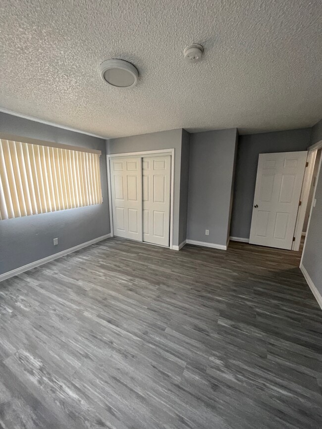 Photo - 10003-10007 Grape St