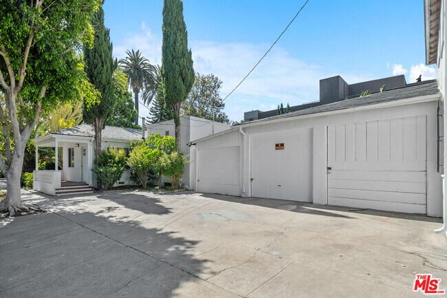 Photo - 739 Westbourne Dr