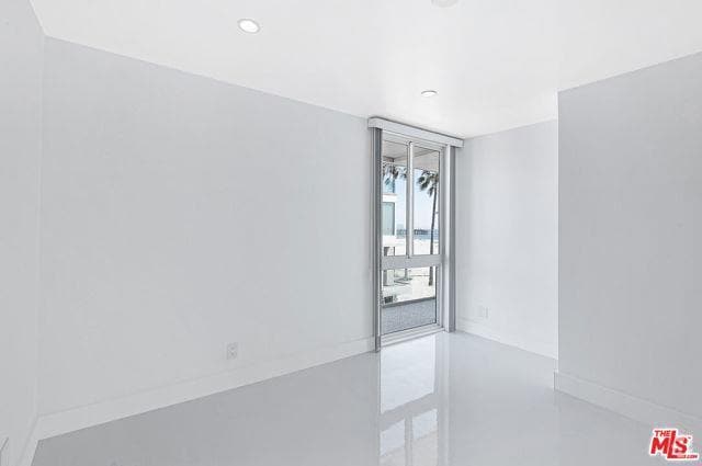 Building Photo - 2419 Ocean Front Walk Rental