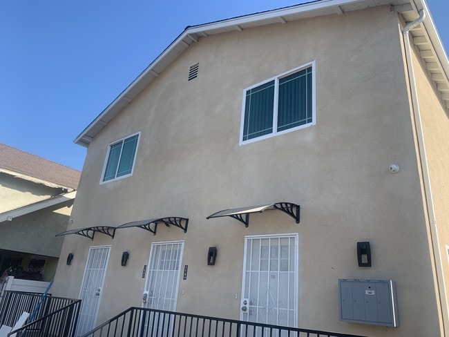 Building Photo - 708 W Gage Ave Unit 1