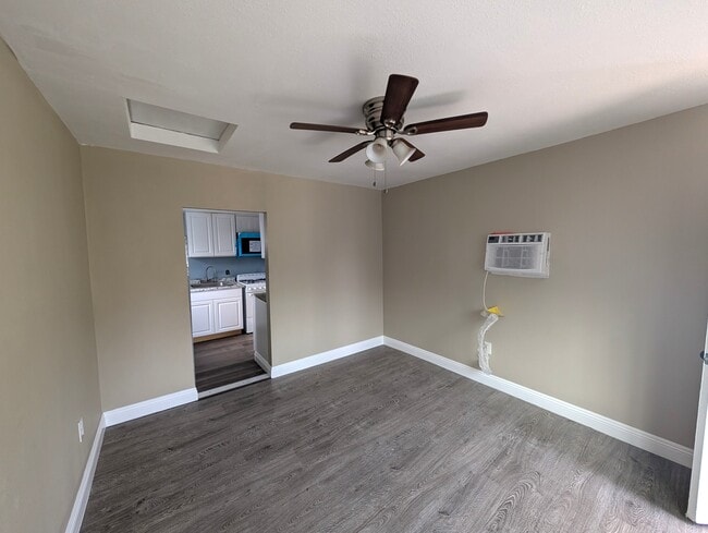 Building Photo - 1018 Lucas St