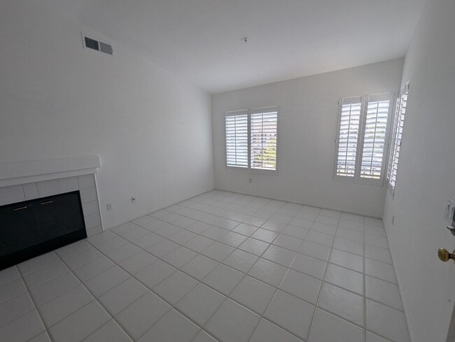 Photo - 154 California Ct