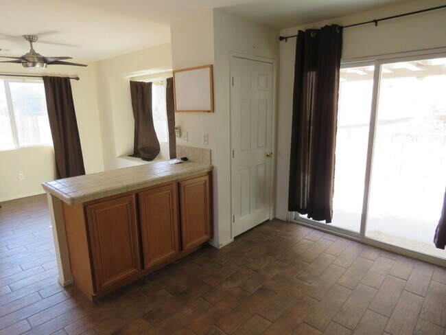 Photo - 5 Bedroom in quiet community!