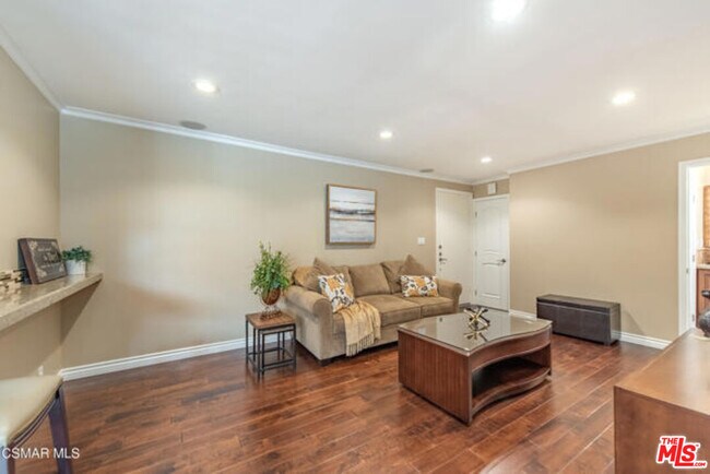 Photo - 525 N Sycamore Ave Unit 419