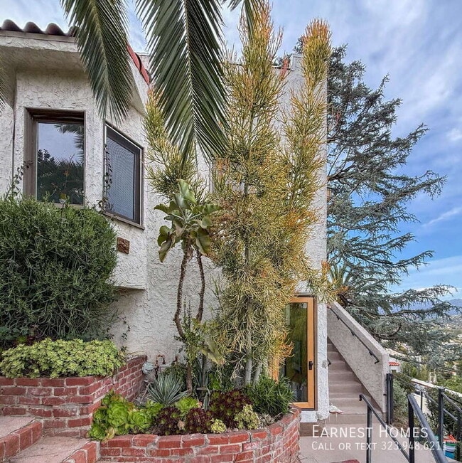 Building Photo - 1401 Dartmouth Dr