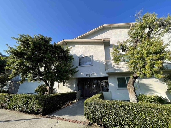 Building Photo - COMPLETELY UPDATED TWO BEDROOM APARTMENT IN TARZANA! Unit B33