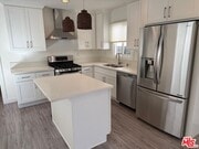 Photo - 907 Burrell St