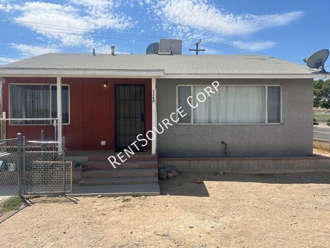 Photo - 1360 Nancy St