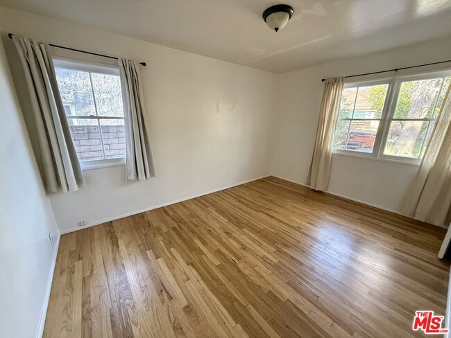 Photo - 2830 Glendon Ave