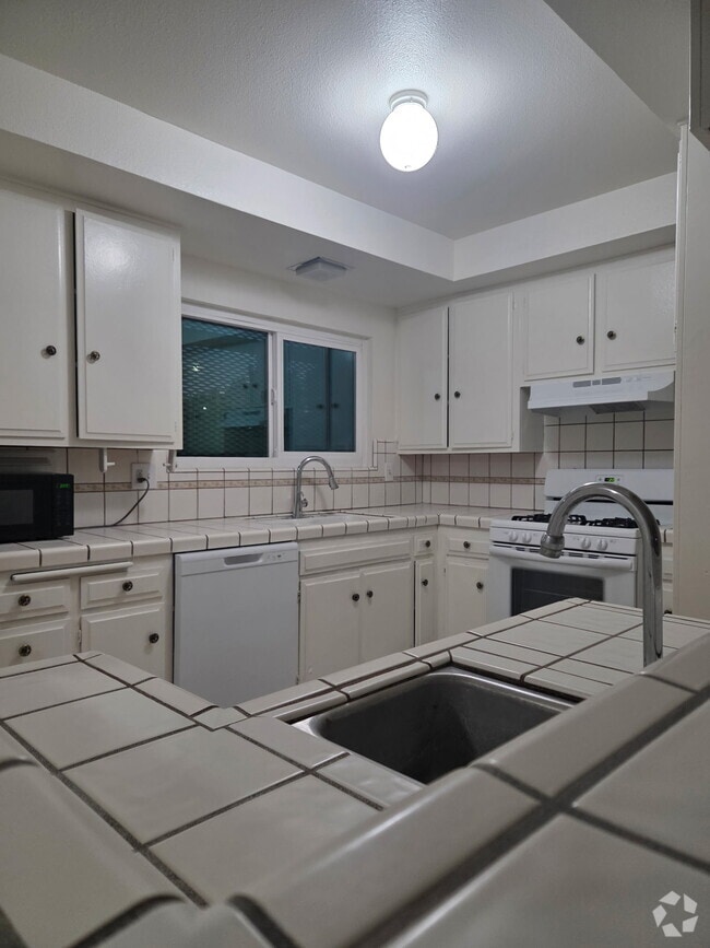 Building Photo - 1341 W Avenue J4 Unit 102 Rental