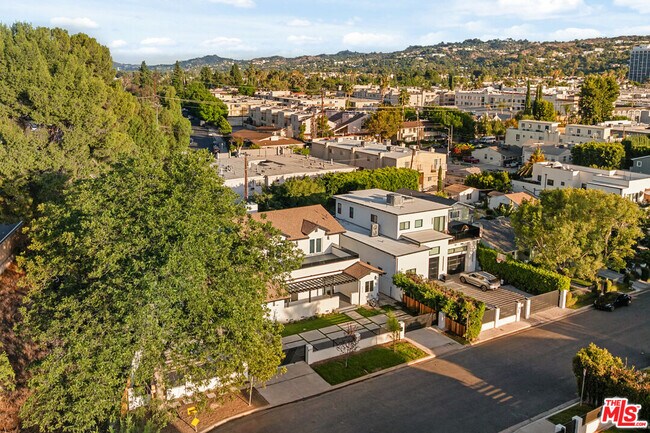 Photo - 4824 Saloma Ave