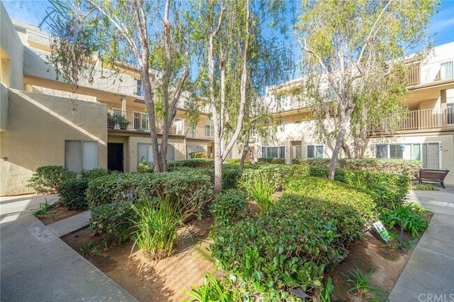 Building Photo - 13754 Mango Dr Unit 121 Rental