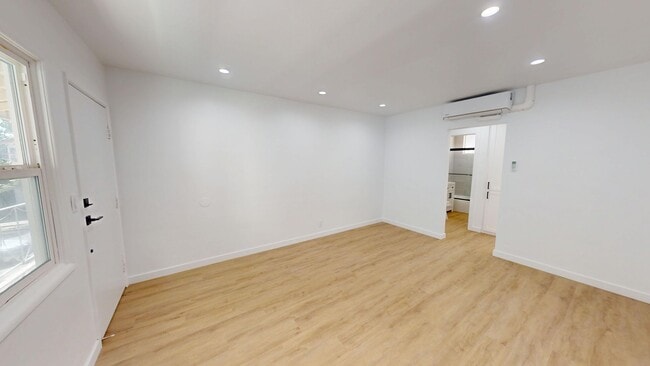 Photo - 1014 N Hayworth Ave