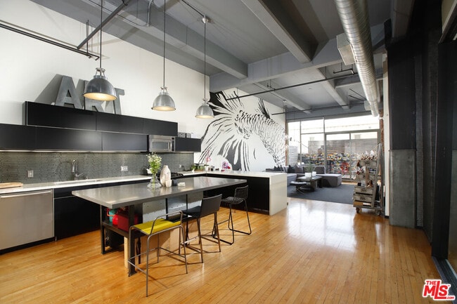 Building Photo - 1850 Industrial St Unit 215
