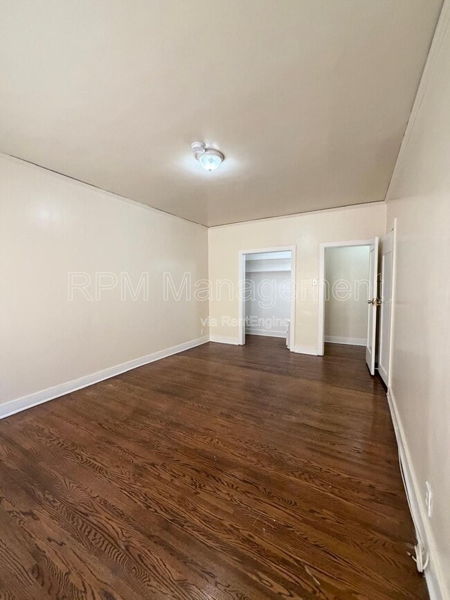Building Photo - 1825 Ivar Ave Unit 105