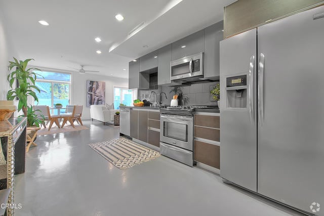 Building Photo - 133 S Los Robles Ave Unit 205 Rental