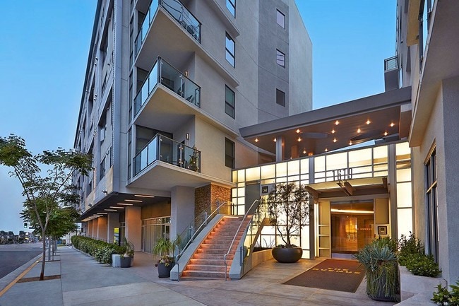 Photo - The Avenue Hollywood