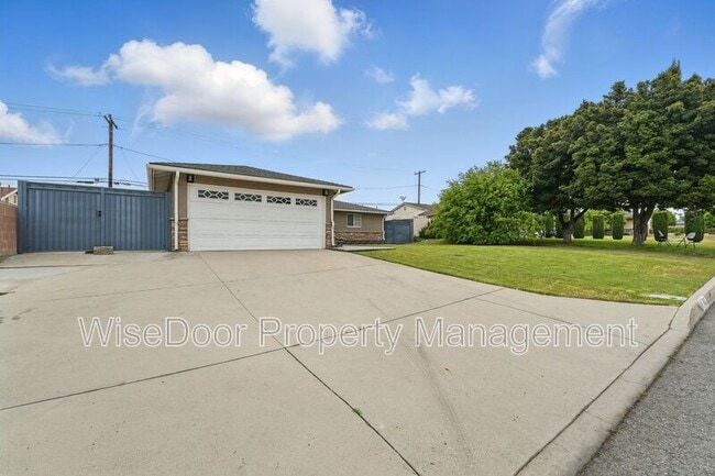 Photo - 387 E Nubia St
