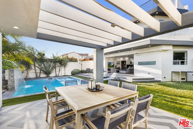 Photo - 6410 Lindenhurst Ave