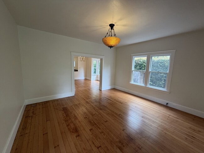 Photo - 1520 Bath St